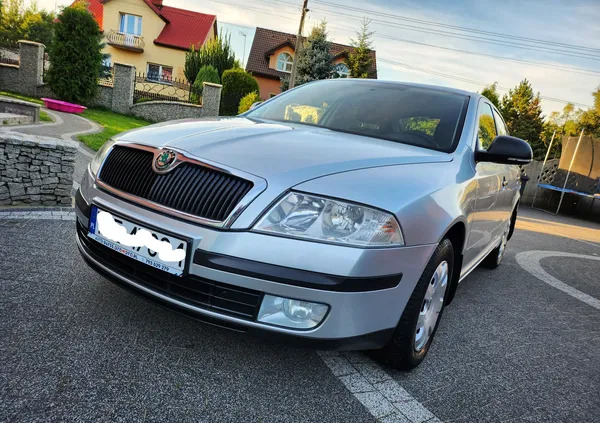 poręba Skoda Octavia cena 21900 przebieg: 267000, rok produkcji 2012 z Poręba